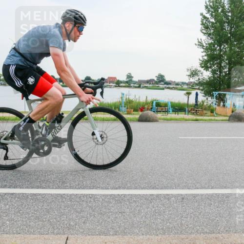 15.06.2025 - 27. Vierlanden-Triathlon H.Heesch http://msf.ph/oto/8034837 15.06.2025 10:43:40 Radfahren 41, 232, 324 meine-sportfotos.de
