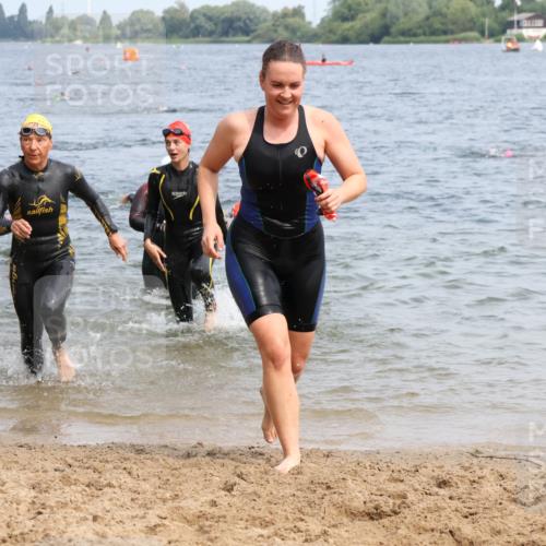 21.06.2025 - 27. Vierlanden-Triathlon Lena Gebhardt http://msf.ph/oto/8034839 15.06.2025 11:20:38 Schwimmen 879, 924, 936, 941, 969, 1400 meine-sportfotos.de