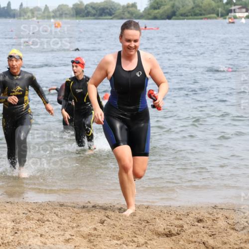 21.06.2025 - 27. Vierlanden-Triathlon Lena Gebhardt http://msf.ph/oto/8034844 15.06.2025 11:20:38 Schwimmen 879, 924, 936, 941, 969, 1400 meine-sportfotos.de