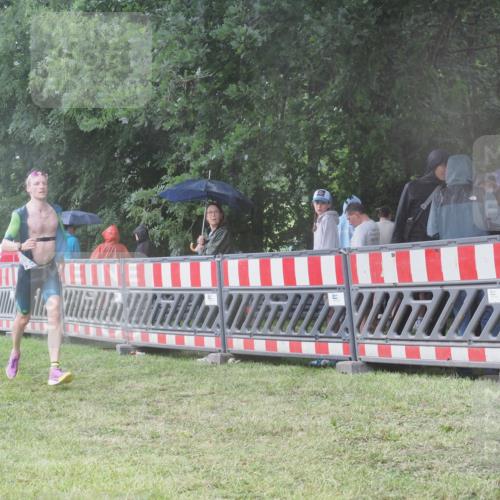 21.06.2025 - 27. Vierlanden-Triathlon KatJ http://msf.ph/oto/8034846 15.06.2025 13:49:50 Ziel 1138, 1146 meine-sportfotos.de