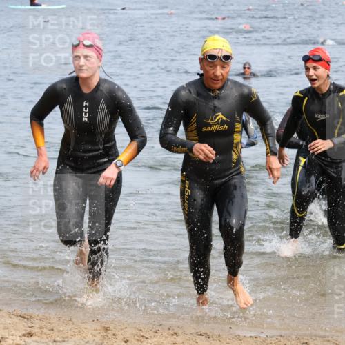 21.06.2025 - 27. Vierlanden-Triathlon Lena Gebhardt http://msf.ph/oto/8034849 15.06.2025 11:20:39 Schwimmen 879, 924, 936, 941, 969, 1400 meine-sportfotos.de