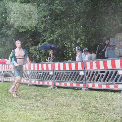 21.06.2025 - 27. Vierlanden-Triathlon KatJ http://msf.ph/oto/8034854 15.06.2025 13:49:50 Ziel 1138, 1146 meine-sportfotos.de