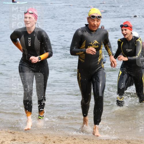 21.06.2025 - 27. Vierlanden-Triathlon Lena Gebhardt http://msf.ph/oto/8034858 15.06.2025 11:20:39 Schwimmen 879, 924, 936, 941, 969, 1400 meine-sportfotos.de