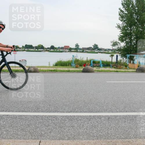 15.06.2025 - 27. Vierlanden-Triathlon H.Heesch http://msf.ph/oto/8034862 15.06.2025 10:43:47 Radfahren 232, 389 meine-sportfotos.de