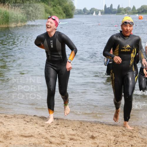 21.06.2025 - 27. Vierlanden-Triathlon Lena Gebhardt http://msf.ph/oto/8034865 15.06.2025 11:20:39 Schwimmen 879, 924, 936, 941, 969, 1400 meine-sportfotos.de