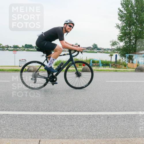 15.06.2025 - 27. Vierlanden-Triathlon H.Heesch http://msf.ph/oto/8034867 15.06.2025 10:43:48 Radfahren 389 meine-sportfotos.de