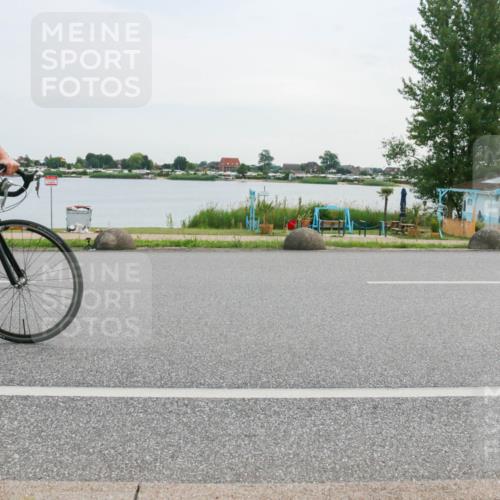 15.06.2025 - 27. Vierlanden-Triathlon H.Heesch http://msf.ph/oto/8034873 15.06.2025 10:44:00 Radfahren 225, 263, 383, 411 meine-sportfotos.de