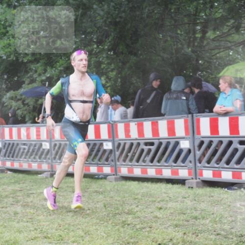 21.06.2025 - 27. Vierlanden-Triathlon KatJ http://msf.ph/oto/8034879 15.06.2025 13:49:51 Ziel 1138 meine-sportfotos.de