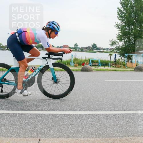 15.06.2025 - 27. Vierlanden-Triathlon H.Heesch http://msf.ph/oto/8034886 15.06.2025 10:44:02 Radfahren 18, 25, 225, 263, 383, 411 meine-sportfotos.de