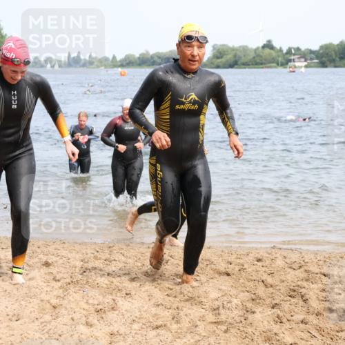 21.06.2025 - 27. Vierlanden-Triathlon Lena Gebhardt http://msf.ph/oto/8034887 15.06.2025 11:20:41 Schwimmen 879, 892, 924, 936, 941, 969, 1400 meine-sportfotos.de