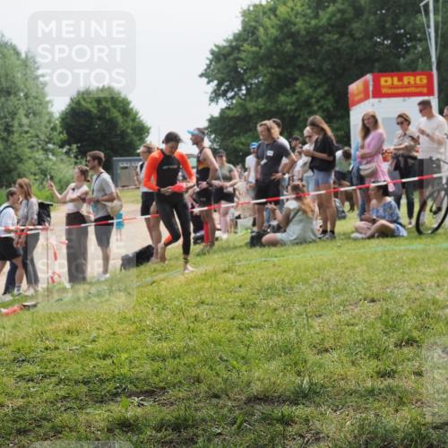 21.06.2025 - 27. Vierlanden-Triathlon KatJ http://msf.ph/oto/8034889 15.06.2025 11:19:22 Schwimmen 878, 901, 923 meine-sportfotos.de