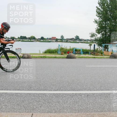 15.06.2025 - 27. Vierlanden-Triathlon H.Heesch http://msf.ph/oto/8034899 15.06.2025 10:44:04 Radfahren 18, 25, 225, 263, 383, 411 meine-sportfotos.de
