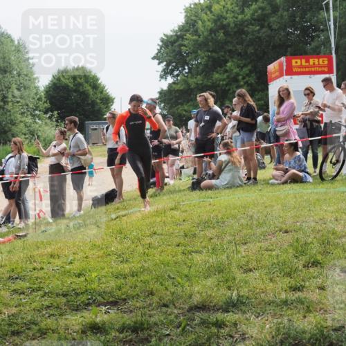 21.06.2025 - 27. Vierlanden-Triathlon KatJ http://msf.ph/oto/8034903 15.06.2025 11:19:23 Schwimmen 878, 901, 923 meine-sportfotos.de