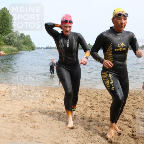 21.06.2025 - 27. Vierlanden-Triathlon Lena Gebhardt http://msf.ph/oto/8034905 15.06.2025 11:20:42 Schwimmen 879, 892, 924, 936, 941, 969, 1400 meine-sportfotos.de