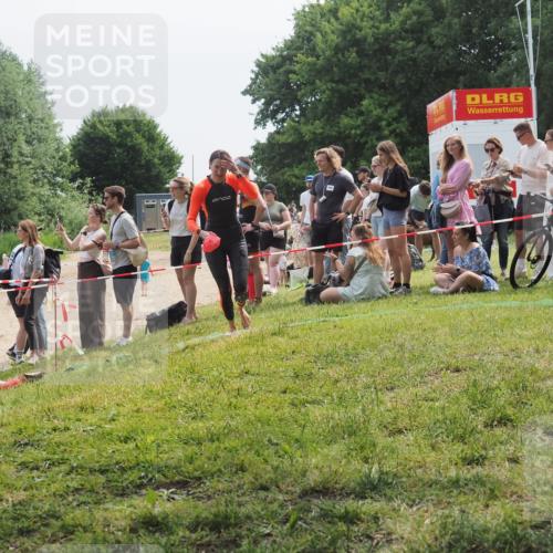 21.06.2025 - 27. Vierlanden-Triathlon KatJ http://msf.ph/oto/8034910 15.06.2025 11:19:23 Schwimmen 878, 901, 923 meine-sportfotos.de