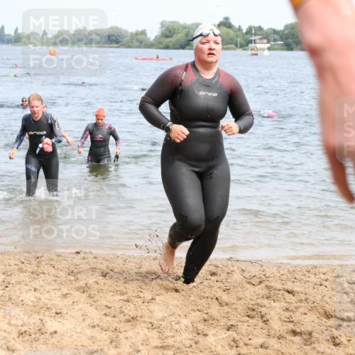 21.06.2025 - 27. Vierlanden-Triathlon Lena Gebhardt http://msf.ph/oto/8034913 15.06.2025 11:20:44 Schwimmen 879, 892, 918, 924, 936, 941, 1400 meine-sportfotos.de