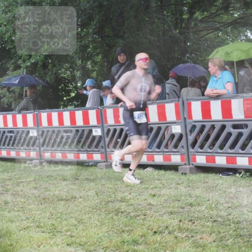 21.06.2025 - 27. Vierlanden-Triathlon KatJ http://msf.ph/oto/8034915 15.06.2025 13:50:06 Ziel 1102, 1126, 1160 meine-sportfotos.de