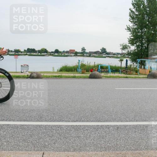 15.06.2025 - 27. Vierlanden-Triathlon H.Heesch http://msf.ph/oto/8034928 15.06.2025 10:44:06 Radfahren 18, 25, 225, 383, 411 meine-sportfotos.de