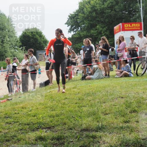 21.06.2025 - 27. Vierlanden-Triathlon KatJ http://msf.ph/oto/8034932 15.06.2025 11:19:23 Schwimmen 878, 901, 923 meine-sportfotos.de