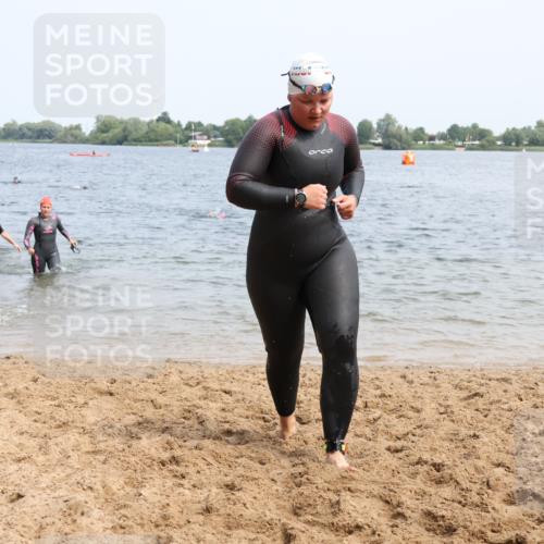 21.06.2025 - 27. Vierlanden-Triathlon Lena Gebhardt http://msf.ph/oto/8034933 15.06.2025 11:20:45 Schwimmen 879, 892, 918, 924, 936, 941, 1400 meine-sportfotos.de