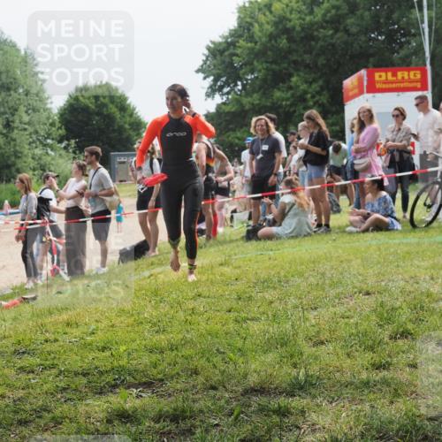 21.06.2025 - 27. Vierlanden-Triathlon KatJ http://msf.ph/oto/8034937 15.06.2025 11:19:24 Schwimmen 878, 901, 923 meine-sportfotos.de