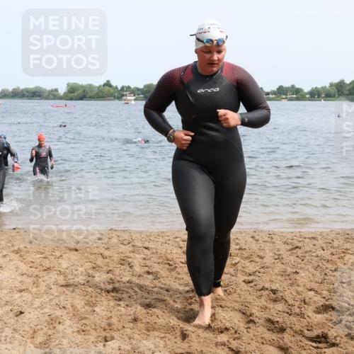 21.06.2025 - 27. Vierlanden-Triathlon Lena Gebhardt http://msf.ph/oto/8034940 15.06.2025 11:20:45 Schwimmen 879, 892, 918, 924, 936, 941, 1400 meine-sportfotos.de