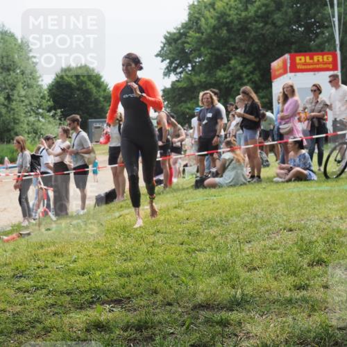 21.06.2025 - 27. Vierlanden-Triathlon KatJ http://msf.ph/oto/8034951 15.06.2025 11:19:24 Schwimmen 878, 901, 923 meine-sportfotos.de