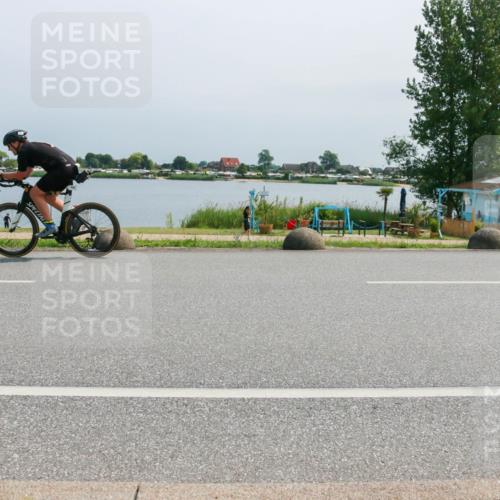 21.06.2025 - 27. Vierlanden-Triathlon H.Heesch http://msf.ph/oto/8034953 15.06.2025 11:43:16 Radfahren 681, 741, 810 meine-sportfotos.de