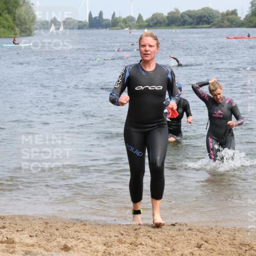21.06.2025 - 27. Vierlanden-Triathlon Lena Gebhardt http://msf.ph/oto/8034956 15.06.2025 11:20:46 Schwimmen 879, 892, 918, 924, 936, 941, 1400 meine-sportfotos.de