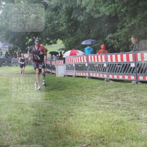 21.06.2025 - 27. Vierlanden-Triathlon KatJ http://msf.ph/oto/8034958 15.06.2025 13:50:27 Ziel 123, 933, 1157 meine-sportfotos.de