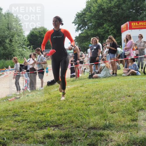 21.06.2025 - 27. Vierlanden-Triathlon KatJ http://msf.ph/oto/8034960 15.06.2025 11:19:24 Schwimmen 878, 901, 923 meine-sportfotos.de
