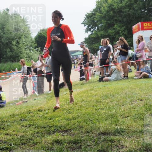 21.06.2025 - 27. Vierlanden-Triathlon KatJ http://msf.ph/oto/8034971 15.06.2025 11:19:24 Schwimmen 878, 901, 923 meine-sportfotos.de