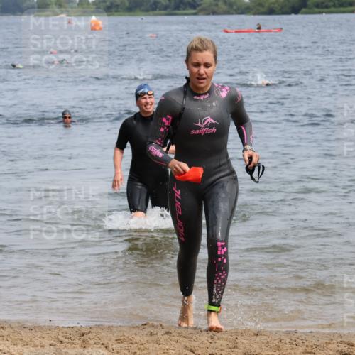 21.06.2025 - 27. Vierlanden-Triathlon Lena Gebhardt http://msf.ph/oto/8034972 15.06.2025 11:20:49 Schwimmen 879, 892, 918, 924, 936, 941, 965, 1400 meine-sportfotos.de