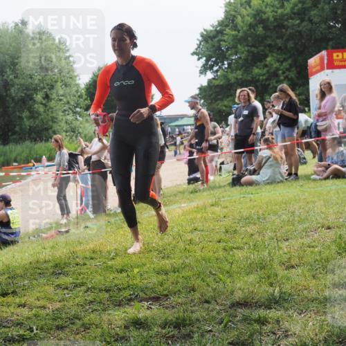 21.06.2025 - 27. Vierlanden-Triathlon KatJ http://msf.ph/oto/8034977 15.06.2025 11:19:25 Schwimmen 875, 878, 901, 923 meine-sportfotos.de