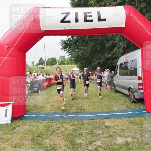 21.06.2025 - 27. Vierlanden-Triathlon MichiJ http://msf.ph/oto/8034978 15.06.2026 12:58:51 Ziel 111, 122, 662, 995, 996, 997, 998, 1010, 1011, 1012, 1013 meine-sportfotos.de