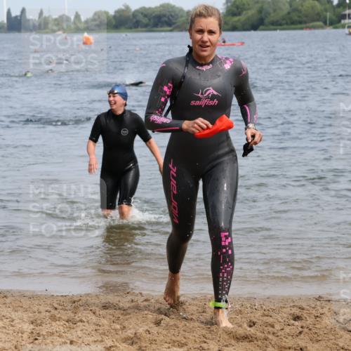 21.06.2025 - 27. Vierlanden-Triathlon Lena Gebhardt http://msf.ph/oto/8034979 15.06.2025 11:20:50 Schwimmen 879, 892, 918, 924, 936, 941, 965, 1400 meine-sportfotos.de