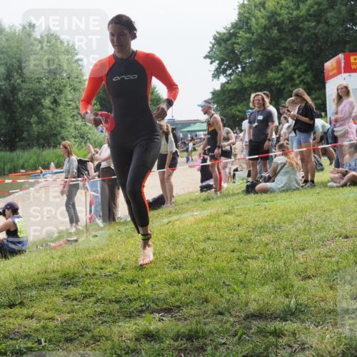 21.06.2025 - 27. Vierlanden-Triathlon KatJ http://msf.ph/oto/8034984 15.06.2025 11:19:25 Schwimmen 875, 878, 901, 923 meine-sportfotos.de