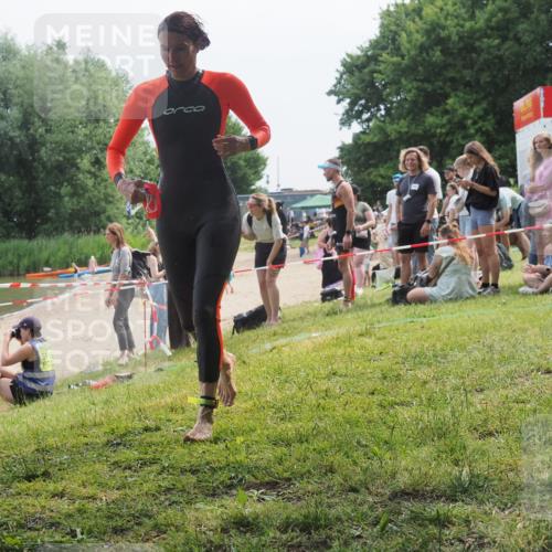 21.06.2025 - 27. Vierlanden-Triathlon KatJ http://msf.ph/oto/8034989 15.06.2025 11:19:25 Schwimmen 875, 878, 901, 923 meine-sportfotos.de