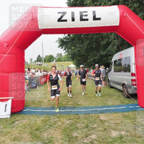 21.06.2025 - 27. Vierlanden-Triathlon MichiJ http://msf.ph/oto/8034992 15.06.2026 12:58:51 Ziel 111, 122, 662, 995, 996, 997, 998, 1010, 1011, 1012, 1013 meine-sportfotos.de
