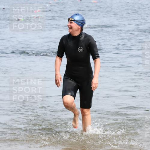 21.06.2025 - 27. Vierlanden-Triathlon Lena Gebhardt http://msf.ph/oto/8034995 15.06.2025 11:20:51 Schwimmen 879, 892, 918, 924, 936, 941, 965 meine-sportfotos.de