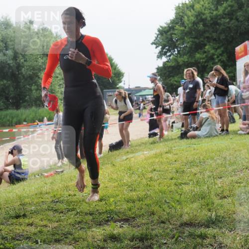 21.06.2025 - 27. Vierlanden-Triathlon KatJ http://msf.ph/oto/8034996 15.06.2025 11:19:25 Schwimmen 875, 878, 901, 923 meine-sportfotos.de