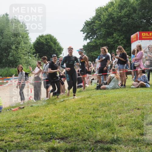 21.06.2025 - 27. Vierlanden-Triathlon KatJ http://msf.ph/oto/8035005 15.06.2025 11:19:28 Schwimmen 875, 878, 901, 923 meine-sportfotos.de