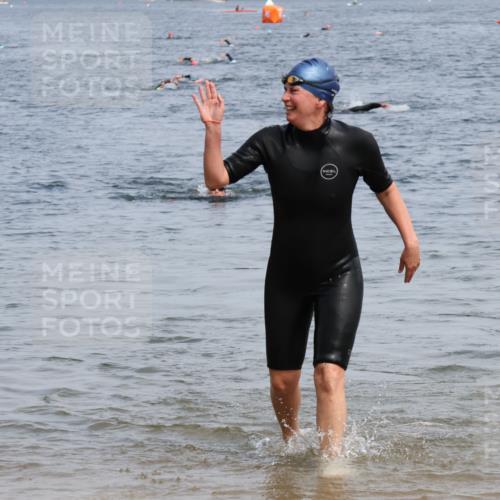 21.06.2025 - 27. Vierlanden-Triathlon Lena Gebhardt http://msf.ph/oto/8035010 15.06.2025 11:20:52 Schwimmen 879, 892, 918, 924, 936, 941, 965 meine-sportfotos.de