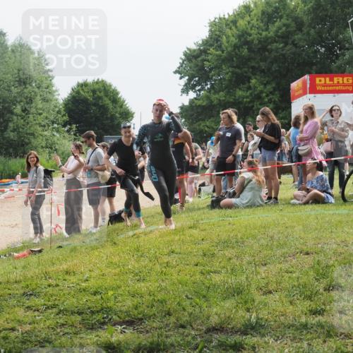 21.06.2025 - 27. Vierlanden-Triathlon KatJ http://msf.ph/oto/8035017 15.06.2025 11:19:28 Schwimmen 875, 878, 901, 923 meine-sportfotos.de