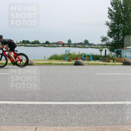 21.06.2025 - 27. Vierlanden-Triathlon H.Heesch http://msf.ph/oto/8035019 15.06.2025 11:43:26 Radfahren 727, 747 meine-sportfotos.de