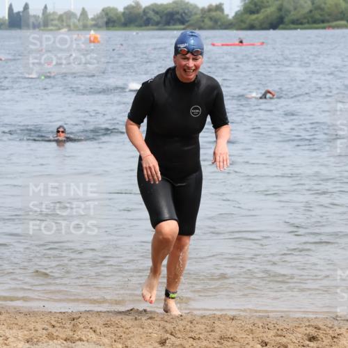 21.06.2025 - 27. Vierlanden-Triathlon Lena Gebhardt http://msf.ph/oto/8035020 15.06.2025 11:20:54 Schwimmen 892, 918, 936, 965 meine-sportfotos.de