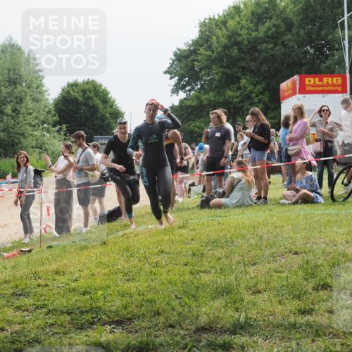 21.06.2025 - 27. Vierlanden-Triathlon KatJ http://msf.ph/oto/8035022 15.06.2025 11:19:28 Schwimmen 875, 878, 901, 923 meine-sportfotos.de