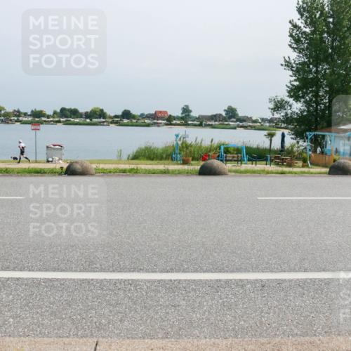 21.06.2025 - 27. Vierlanden-Triathlon H.Heesch http://msf.ph/oto/8035026 15.06.2025 11:43:27 Radfahren 727, 747 meine-sportfotos.de