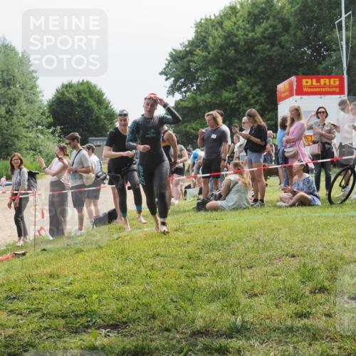 21.06.2025 - 27. Vierlanden-Triathlon KatJ http://msf.ph/oto/8035027 15.06.2025 11:19:29 Schwimmen 875, 878, 901, 923 meine-sportfotos.de
