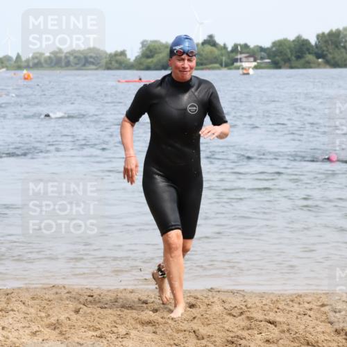 21.06.2025 - 27. Vierlanden-Triathlon Lena Gebhardt http://msf.ph/oto/8035029 15.06.2025 11:20:54 Schwimmen 892, 918, 936, 965 meine-sportfotos.de